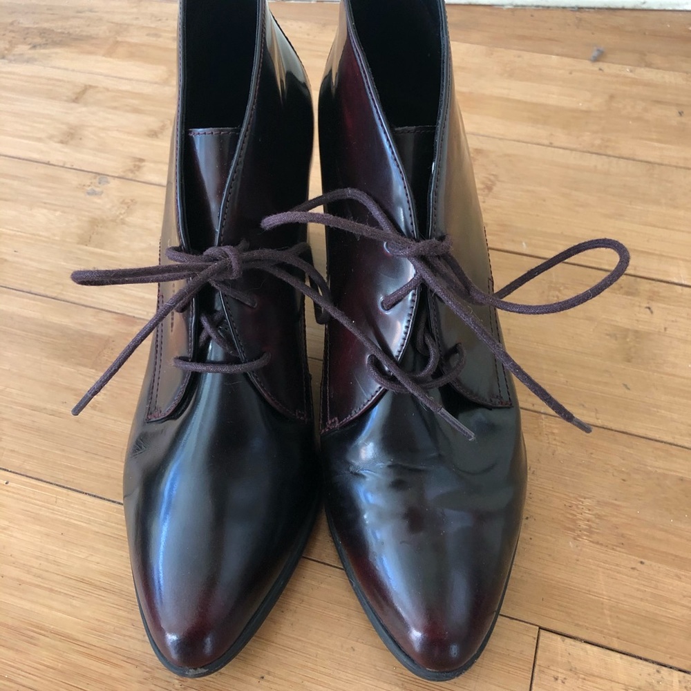 Clark’s Heeled Lace-Up Booties Size 9. Like new!